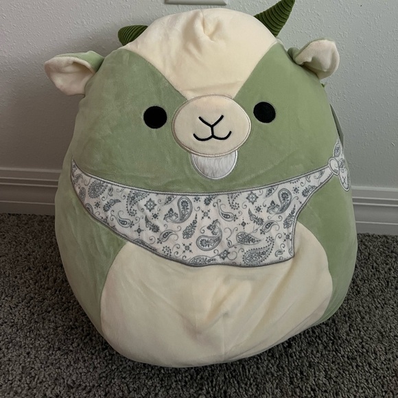 Palmer the goat squishmellow - Picture 3 of 3